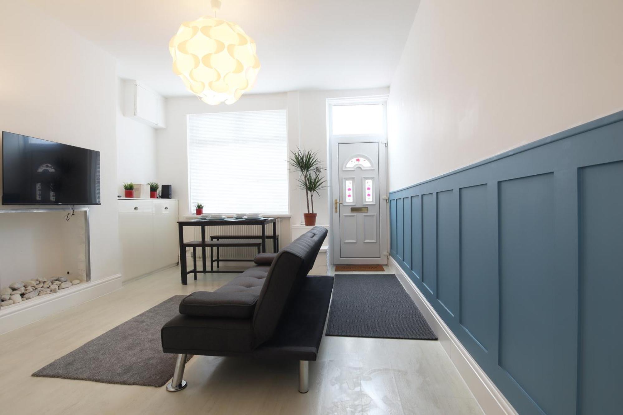 2-Bedroom, Free Parking, High Speed Wi-Fi, Swinton Manchester Exterior photo
